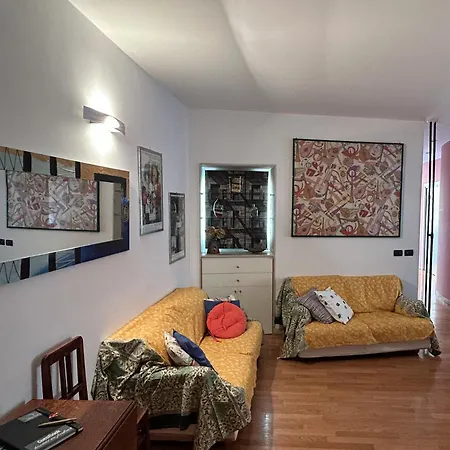 Gena Home, A Due Passi Da San Giovanni *